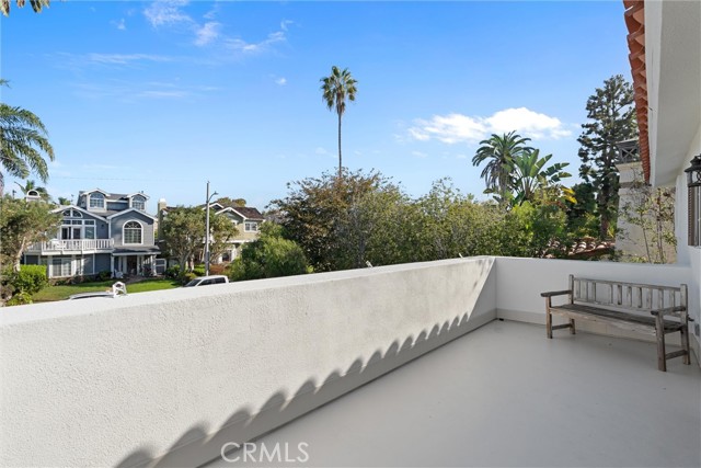 646 Avenue B photo 21