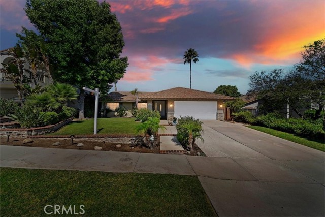 Detail Gallery Image 1 of 1 For 2072 Applegate Dr, Corona,  CA 92882 - 3 Beds | 2 Baths