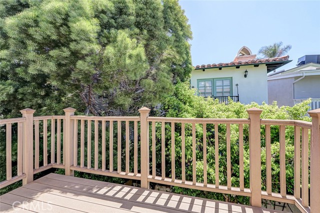 Detail Gallery Image 16 of 29 For 1030 5th St, Hermosa Beach,  CA 90254 - 3 Beds | 2 Baths