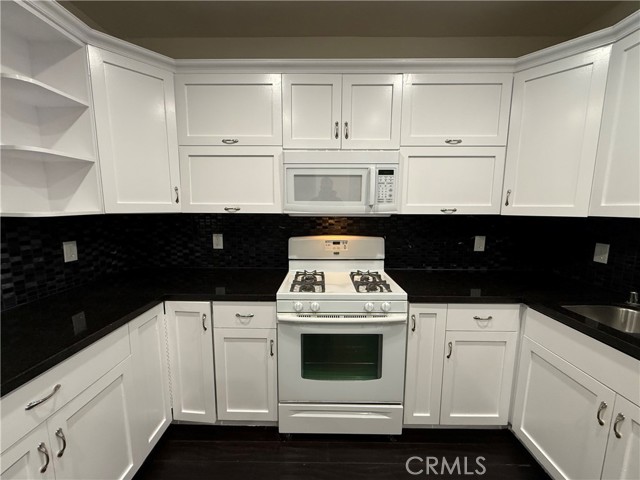 Detail Gallery Image 6 of 30 For 332 S Virgil #201,  Los Angeles,  CA 90020 - 3 Beds | 2 Baths