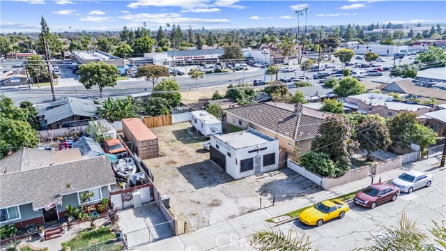 1704 W 2nd Street, Santa Ana CA: https://media.crmls.org/medias/3601f88c-63bd-4d49-9947-2f3d533522e5.jpg