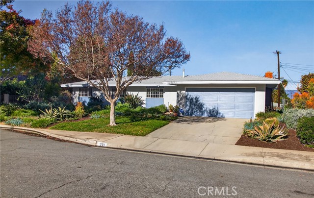 Detail Gallery Image 2 of 23 For 201 Primrose, Redlands,  CA 92373 - 4 Beds | 2 Baths