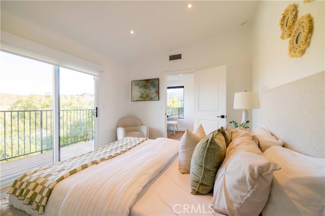 Detail Gallery Image 23 of 48 For 4300 Camello Rd, Woodland Hills,  CA 91364 - 4 Beds | 2 Baths