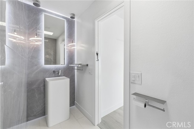 Detail Gallery Image 10 of 22 For 33791 Mariana Dr #1,  Dana Point,  CA 92629 - 3 Beds | 2/1 Baths