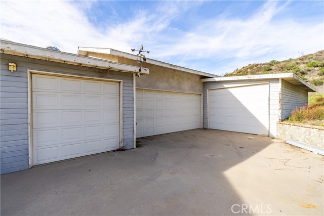 28132 Oak Spring Canyon, Canyon Country CA: https://media.crmls.org/medias/36055f03-7b08-4907-8ce0-7b2f865a13a4.jpg