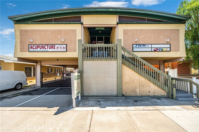 Excellent owner operator investment. Second floor office space with tuck under parking & alley access. Also, Harbor Blvd. street parking. Right up the street from Downtown Disney, the Packing House District and Anaheim Civic Center.