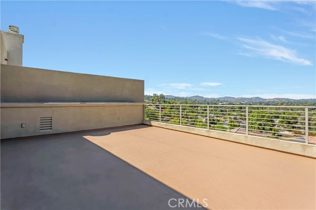 Detail Gallery Image 30 of 43 For 5678 Como Circle, Woodland Hills,  CA 91367 - 5 Beds | 3/1 Baths
