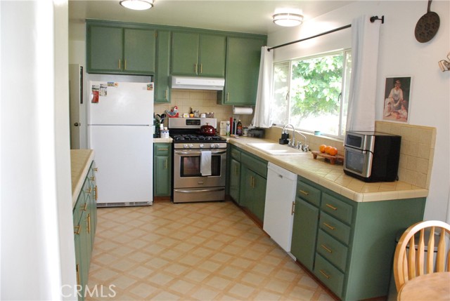 360 Campbell Avenue, Redlands CA: https://media.crmls.org/medias/3607971f-06c5-4e7f-bf72-39f77ed942f5.jpg