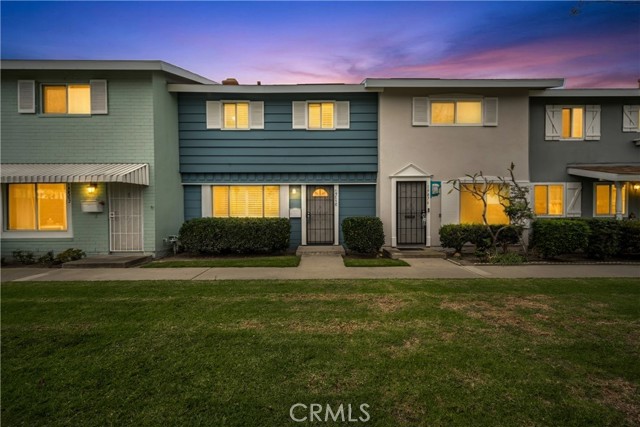 Detail Gallery Image 3 of 66 For 19880 Berkshire, Huntington Beach,  CA 92646 - 3 Beds | 1/1 Baths