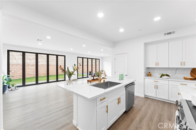 Detail Gallery Image 16 of 61 For 1993 Lyon Ave, Riverside,  CA 92503 - 5 Beds | 3 Baths