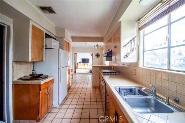 2484 Hanning Avenue, Altadena CA: https://media.crmls.org/medias/3607e9f3-9e51-4d99-991b-cd108a7744af.jpg