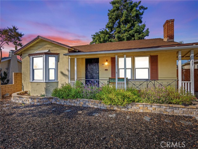 Detail Gallery Image 2 of 44 For 207 W Ash Ave, Burbank,  CA 91502 - 2 Beds | 1 Baths