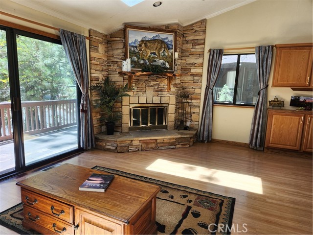 Detail Gallery Image 3 of 39 For 41984 Mapleleaf Dr, Big Bear Lake,  CA 92315 - 4 Beds | 2/1 Baths