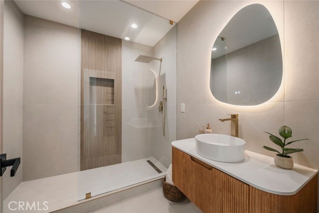 14126 Runnymede Street, Van Nuys CA: https://media.crmls.org/medias/3608f059-2a0c-48f5-b479-7d07870bb0c0.jpg