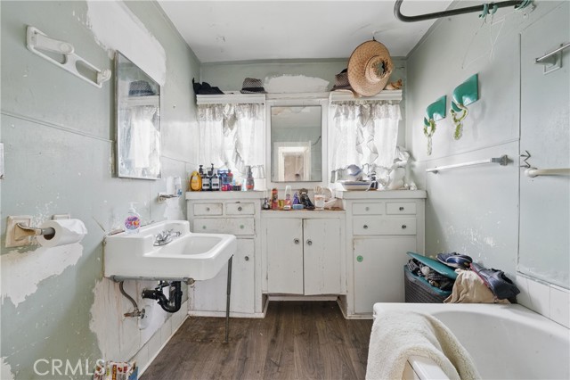 5823 Madden Avenue, Los Angeles CA: https://media.crmls.org/medias/3609aaec-5691-45fb-a434-d9ced558e9a8.jpg