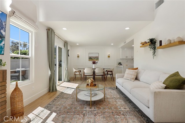 Detail Gallery Image 5 of 34 For 2332 Aspen St, Tustin,  CA 92782 - 3 Beds | 2/1 Baths