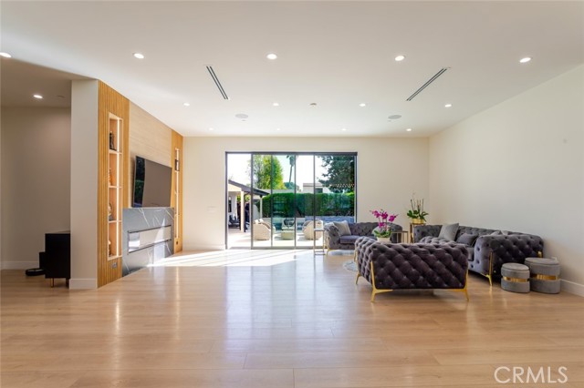 Detail Gallery Image 29 of 70 For 7714 Lasaine Ave, Northridge,  CA 91325 - 3 Beds | 4 Baths