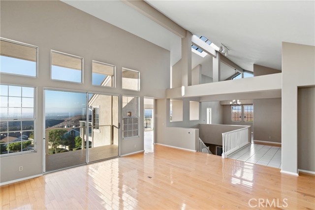 6 Saros, Irvine CA: https://media.crmls.org/medias/360c64b9-acb3-4f18-959d-cc6f2db6df75.jpg