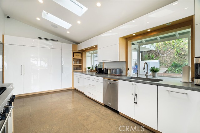 Detail Gallery Image 14 of 65 For 11308 Dona Teresa Dr, Studio City,  CA 91604 - 5 Beds | 4 Baths