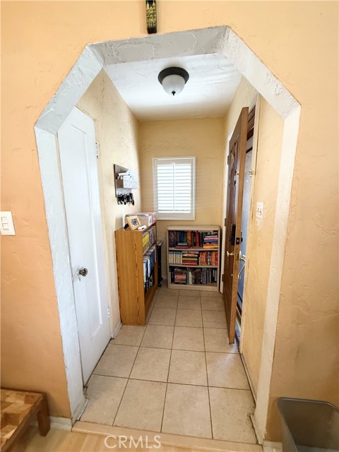 516 N Brand Boulevard, San Fernando CA: https://media.crmls.org/medias/360e335e-80f6-4923-8586-3b790bc19665.jpg