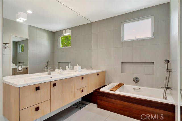 Detail Gallery Image 30 of 42 For 4974 Canoga Ave, Woodland Hills,  CA 91364 - 4 Beds | 4 Baths