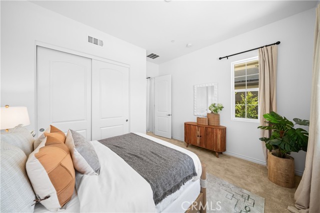 106 Trowel, Irvine CA: https://media.crmls.org/medias/36109f8d-966a-4d77-8db7-e01bc0cebcec.jpg