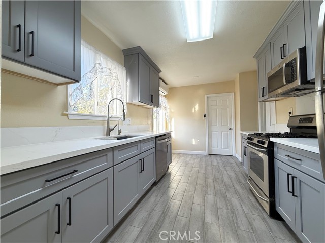 Detail Gallery Image 6 of 16 For 1605 W Wisteria Pl, Santa Ana,  CA 92703 - 3 Beds | 2/1 Baths