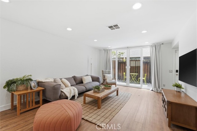 1747 Barry Avenue, Los Angeles CA: https://media.crmls.org/medias/361279e6-47b6-4e43-b62b-c46149961b39.jpg