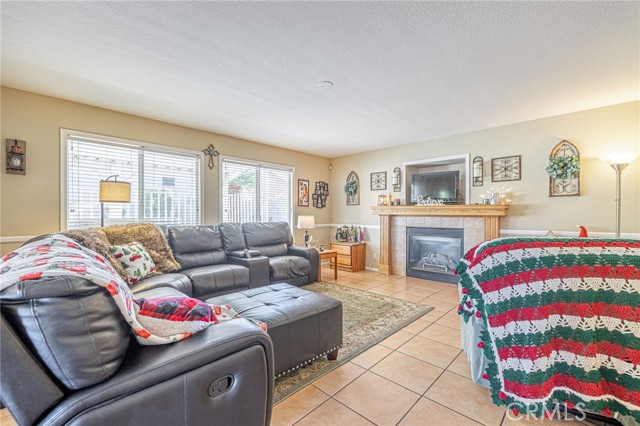 Detail Gallery Image 13 of 62 For 45620 17th, Lancaster,  CA 93534 - 4 Beds | 3 Baths