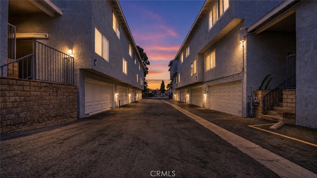 https://media.crmls.org/medias/3613425a-b0a6-4d90-adc9-57e4e73f3d0e.jpg?preset=X-Large