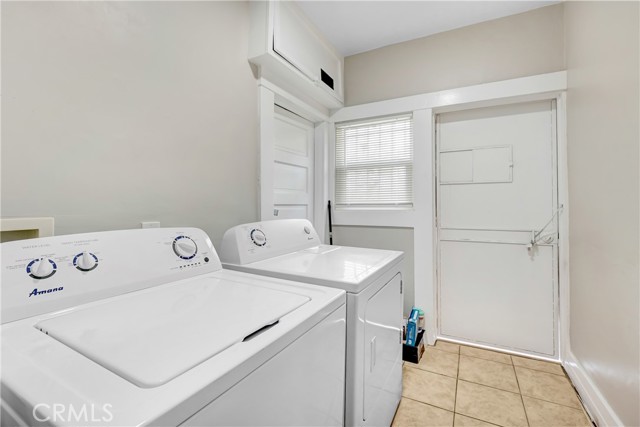 142 S Ardmore Avenue, Los Angeles CA: https://media.crmls.org/medias/36136f27-2b3a-43e5-badd-ec8011f08228.jpg