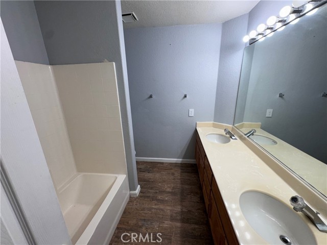 Detail Gallery Image 21 of 30 For 13208 Berkeley Ln, Victorville,  CA 92392 - 4 Beds | 2/1 Baths