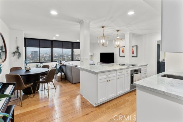 Detail Gallery Image 4 of 25 For 10501 Wilshire #2212,  Los Angeles,  CA 90024 - 2 Beds | 3 Baths