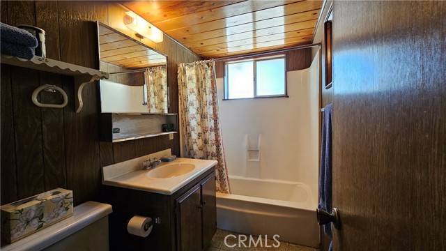 Detail Gallery Image 13 of 17 For 25 Manzanita, Running Springs,  CA 92382 - 2 Beds | 1 Baths