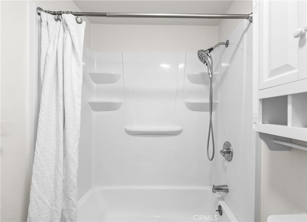 https://media.crmls.org/medias/36165c90-6b25-4286-9313-f5658dafec29.jpg?preset=X-Large