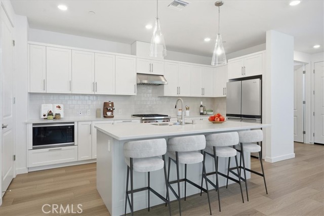 Detail Gallery Image 7 of 33 For 2378 Channel Drive #105,  Ventura,  CA 93003 - 4 Beds | 2/1 Baths