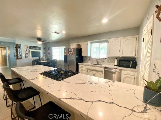 644 Whittendale Street, Bakersfield CA: https://media.crmls.org/medias/3618d087-e9ef-4d55-894b-b2e898298add.jpg