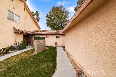 Detail Gallery Image 3 of 27 For 2116 Jacaranda Ct, San Bernardino,  CA 92404 - 2 Beds | 2 Baths