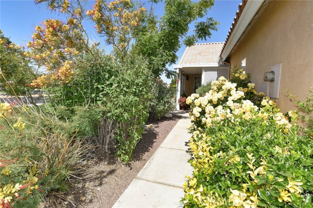 Detail Gallery Image 6 of 43 For 11610 Oak St, Apple Valley,  CA 92308 - 2 Beds | 2 Baths