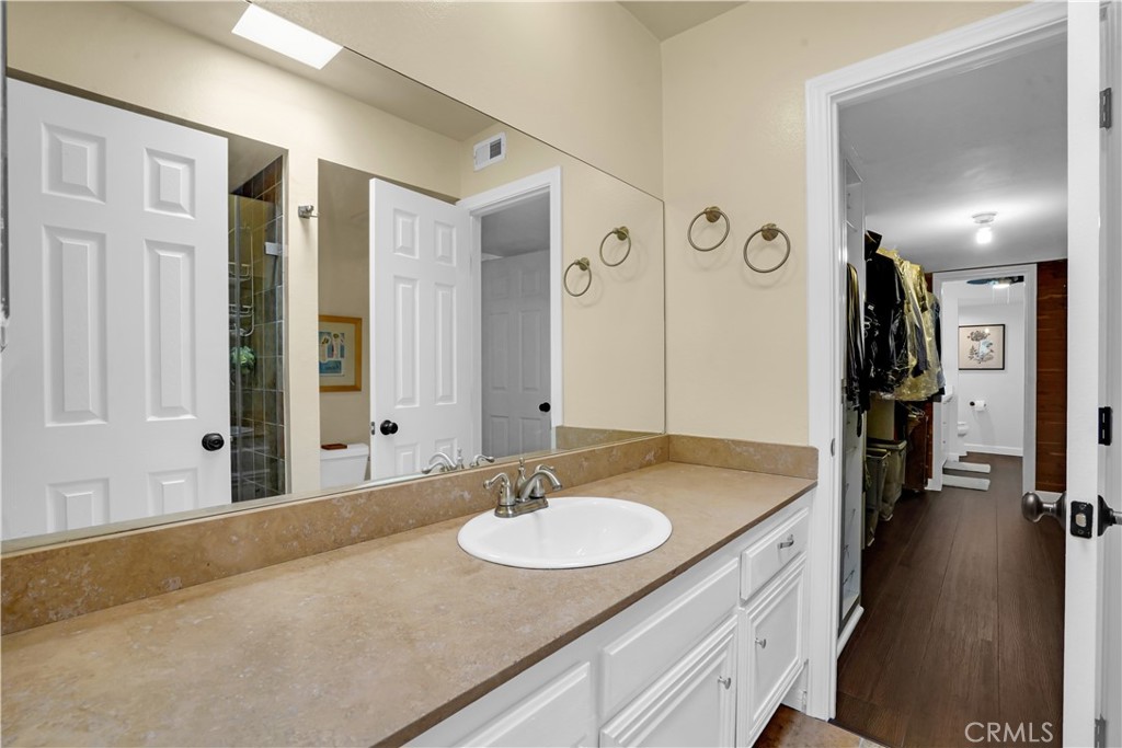 https://media.crmls.org/medias/36196687-847a-4694-9e4b-555cf661ef2b.jpg?preset=X-Large