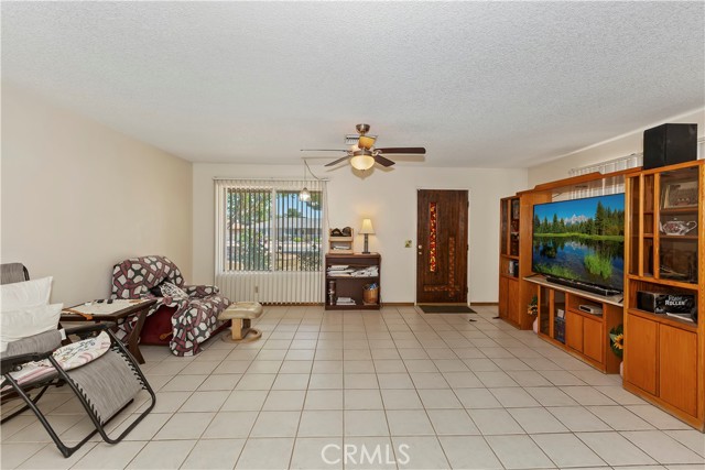 7486 Earhart Avenue, Hesperia CA: https://media.crmls.org/medias/3619a5a5-fa99-4d30-8389-46c3072ca5ce.jpg