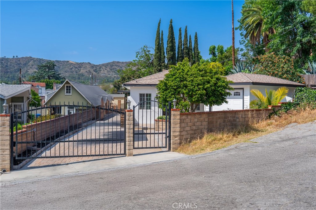2035 Las Colinas Avenue