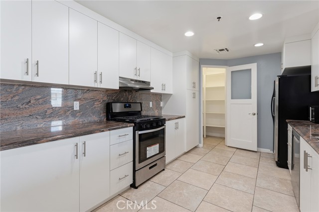 Detail Gallery Image 9 of 51 For 5350 White Oak #413,  Encino,  CA 91316 - 2 Beds | 2 Baths