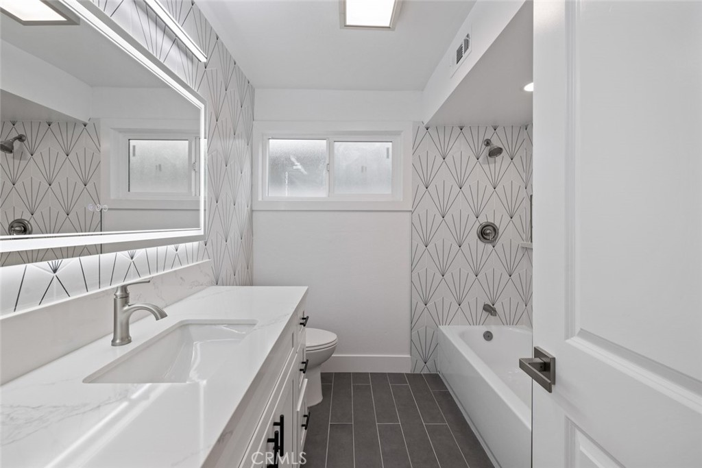 361c528b 811c 4b8b A18c C21df228bea1