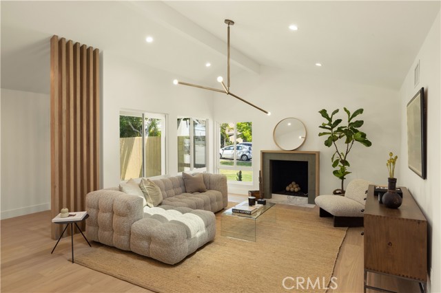 3499 San Rafael Circle, Costa Mesa CA: https://media.crmls.org/medias/361cab15-0593-449e-a5b5-1f5001c3b773.jpg