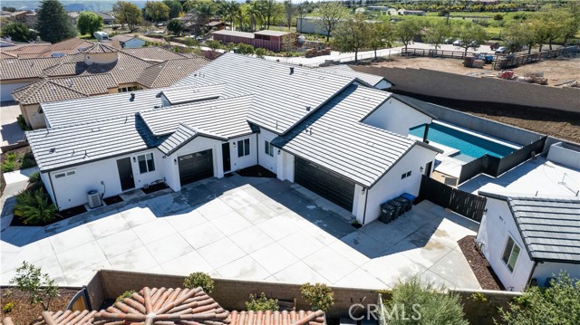 Detail Gallery Image 2 of 50 For 1204 Arbenz Cir, Corona,  CA 92881 - 8 Beds | 8/2 Baths