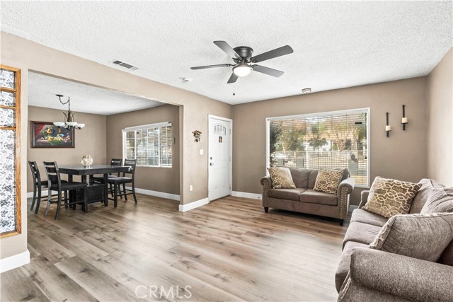 Detail Gallery Image 3 of 33 For 385 E. 17th St., San Bernardino,  CA 92404 - 3 Beds | 1 Baths