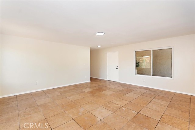 Detail Gallery Image 4 of 29 For 5565 Skyloft Dr, Jurupa Valley,  CA 92509 - 3 Beds | 2 Baths