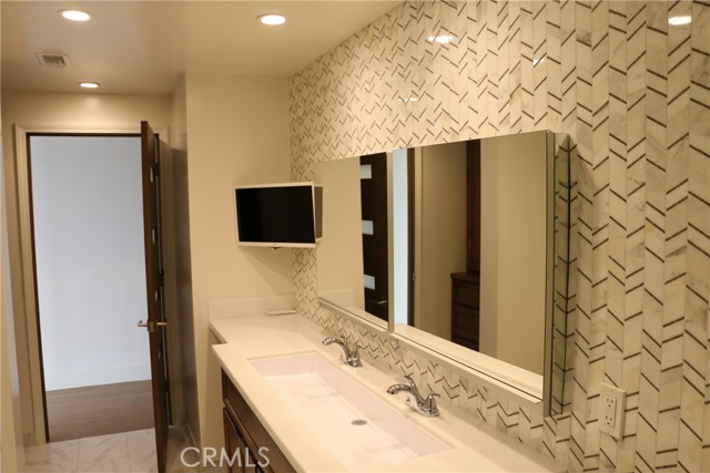 Detail Gallery Image 12 of 15 For 1215 Bayside Drive #103,  Corona Del Mar,  CA 92625 - 2 Beds | 2 Baths