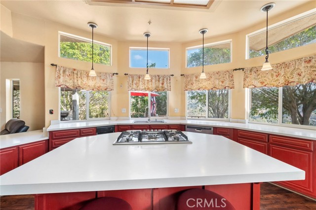 2311 Rose Road, Fallbrook CA: https://media.crmls.org/medias/361dab34-7c7c-4cb4-8c45-489c3a6aee7a.jpg